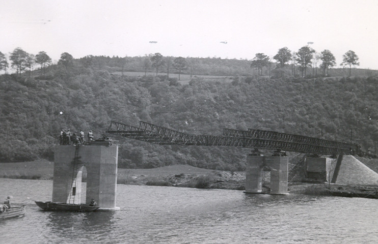 Construction du pont Bailey