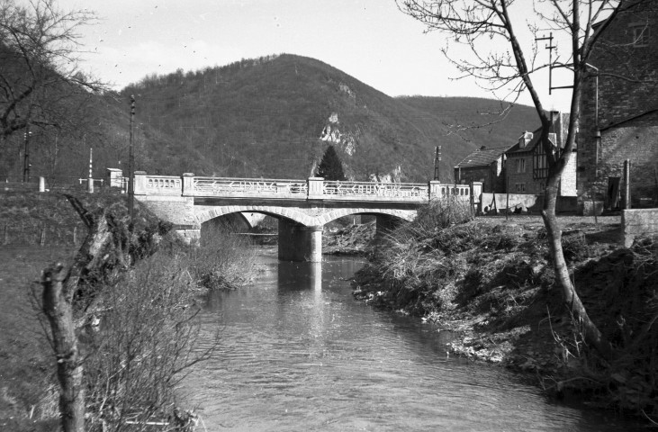 Hermeton-sur-Meuse. Pont sur l'Hermeton.