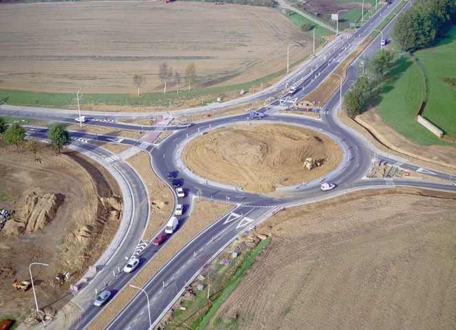 Ottignies-Louvain-la-Neuve. Rond-point sur la RN4.