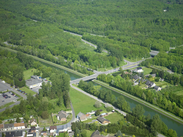 Beloeil. Stambruges. Canal Blaton-Ath. Pont de la rue de l'Industrie.