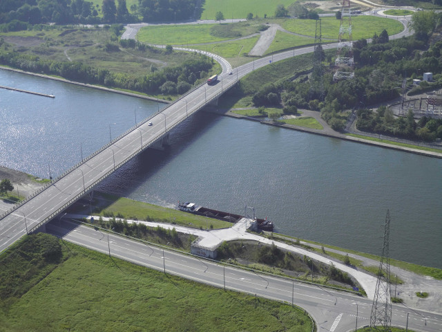 Amay. Ampsin. Quai de déchargement. Carmeuse. Début de la E42 "Le ponton".