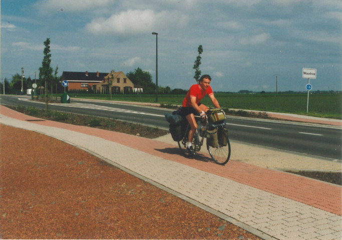 Binche. Waudrez. RN563. Piste cyclable et aménagement de la berne centrale.