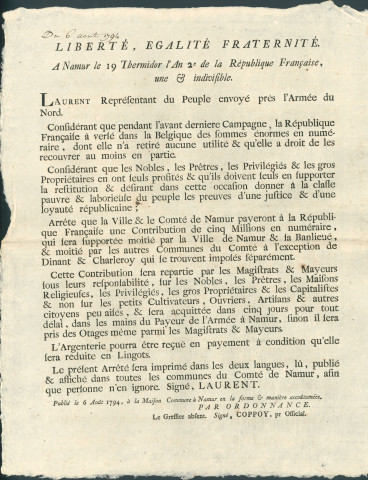 Annonce du représentant du peuple Laurent arrêtant que la Ville et le comté de Namur payeront à la République une contribution de 5 millions en numéraire. Répartition de la charge à l'exception de Dinant et Charleroi séparément imposées. Contribution répartie sur les nobles, les prêtres, les maisons religieuses, les privilégiés, les gros propriétaires, les capitalistes et non sur les cultivateurs, ouvriers, artisans... Signé Coppoy.