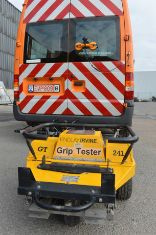 Nivelles. Régie des routes. Présentation du matériel roulant. Remorque "Grip tester".