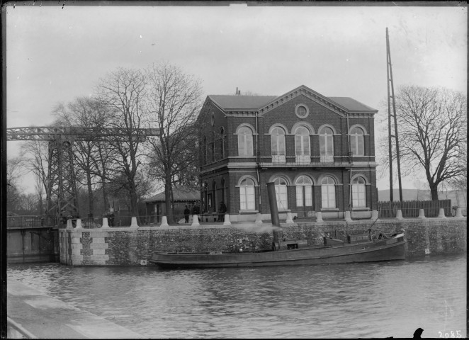 Liège. Maisons éclusières sur le Canal de l'Ourthe.