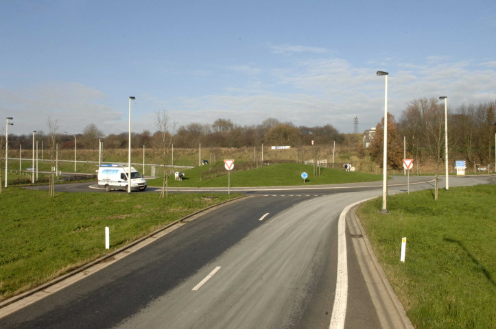 Herve. Battice. Œuvre d'art du carrefour "Les Vaches".