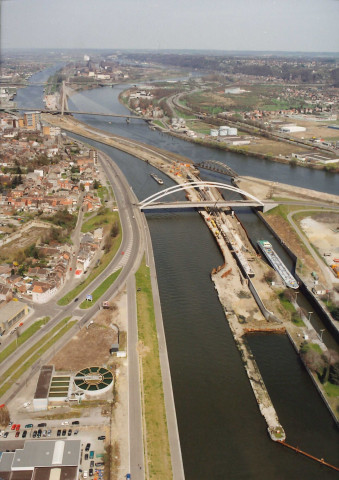 Herstal. Travaux d'élargissements du canal Albert.