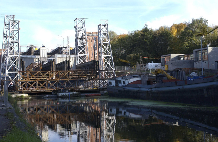 La Louvière. Houdeng-Goegnies. Canal du Centre. Ascenseur n°1. Réparations en cours des dommages occasionnés lors de l'accident de janvier 2002.