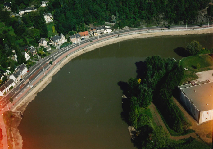 Profondeville. Sortie de la ville.