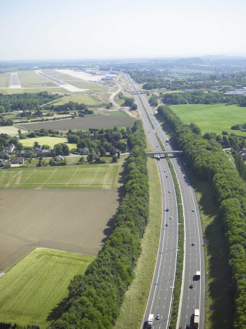 Grâce-Hollogne. Aéroport de Bierset. Vues aériennes.