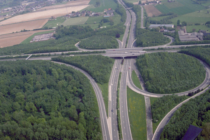 La Louvière (Besenrieu). Échangeur.