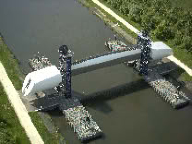 La Louvière. Houdeng-Gœgnies. Canal du Centre à 1350 tonnes. Porte de garde du Blanc-Pain.