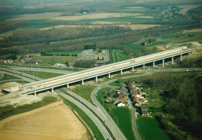 La Louvière. Houdeng-Aimeries. Elargissement du canal vers l'ascenseur et le pont-canal.