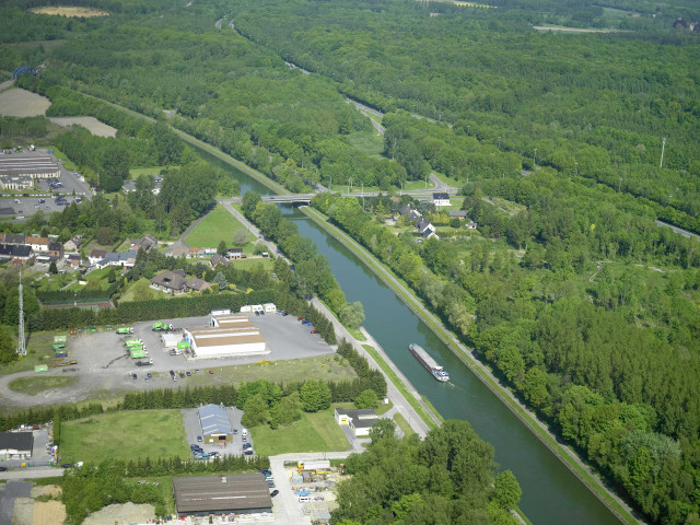 Beloeil. Stambruges. Canal Blaton-Ath. Pont de la rue de l'Industrie.