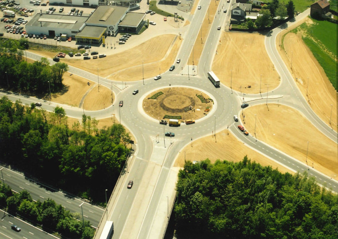 Namur. Bouge. RN 80. Giratoire "Hebar". Sortie de l'E411 et RN 80 (2).