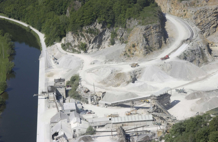Vues aériennes de la Haute-Meuse entre Hastière et Namur.