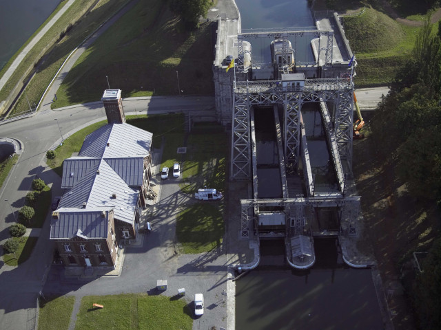 Le Roeulx. Thieu. Port de plaisance et capitainerie.