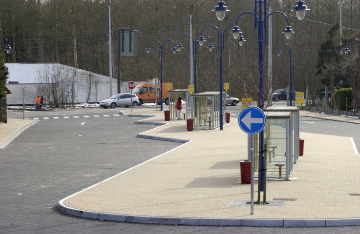 Beauvechain. Hamme-Mille. Espace réservé aux bus et taxis.