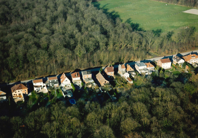 Charleroi. Mont-sur-Marchienne. Avant-projet de contournement du sud Charleroi (A503-RN5). Hauteur 100 mètres.
