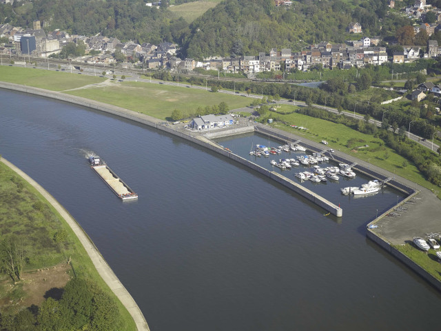 Huy. Statte. Corphalie. Port de plaisance.