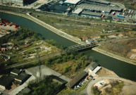 Châtelet. Pont-rail sur la Sambre. Entrée de la gare de Châtelet. Zone de Boubier.