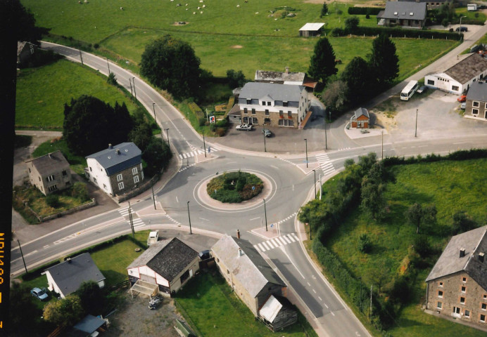 Bertogne. RN 826-834. Giratoire.
