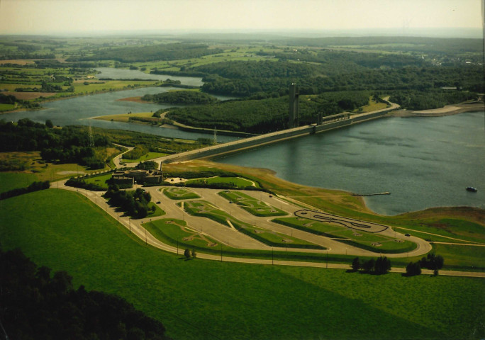 Froidchapelle. Lacs Plate taille. Eau d'heure. Barrage. Centre d'accueil.