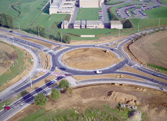 Ottignies-Louvain-la-Neuve. Rond-point sur la RN4.