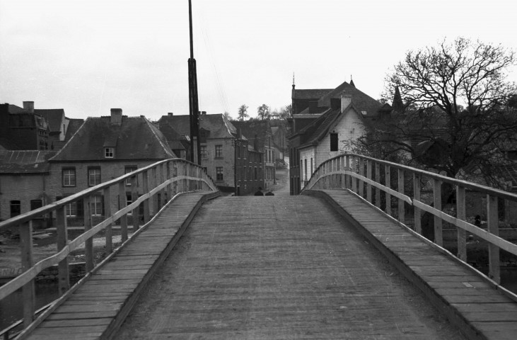 Lobbes. Pont sur la Sambre.