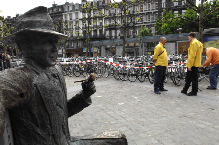 Liège. Hôtel de ville et Centre Mercury à Wandre. Journée vélo en présence du bourgmestre, M. De Meyer.