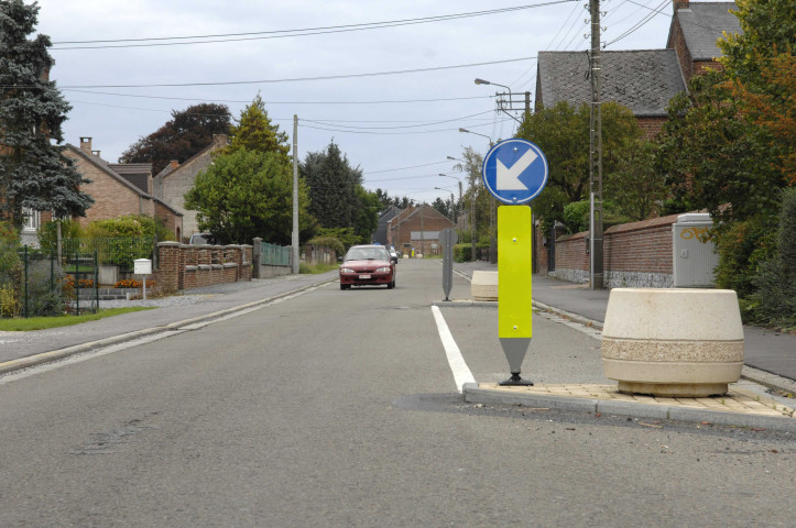 Thuin. Voiries et Véhicules traversant la localité.