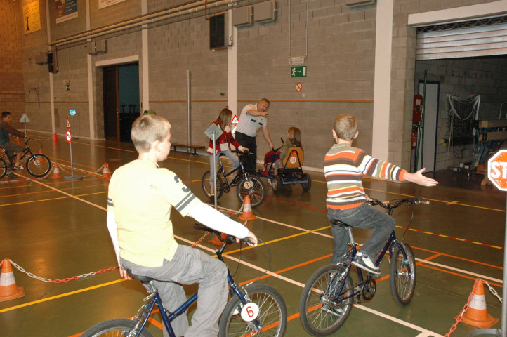 Neupré. Rotheux. Apprentissage du code de la route dans une école.