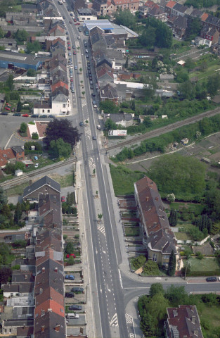 Tubize. Aménagement d'une berme centrale et de pistes cyclables.