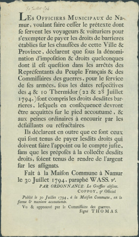 Annonce des officiers municipaux de Namur sur l'obligation pour les voyageurs et voituriers de payer les droits de barrières à Namur et sa province. Modalités de paiement. Signé Coppoy.