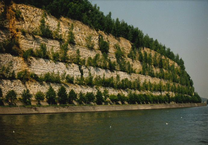 Visé. Lanaye. Ecluses et activités diverses.