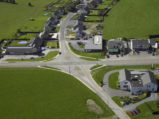 Libramont. Neuvillers. RN40. Carrefour.