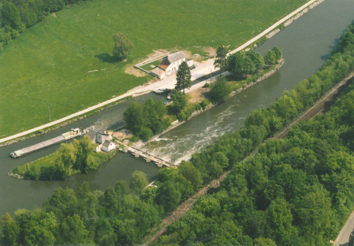 Fontaine-l'Evêque. Leernes. Barrage-écluse 7, Trou Aulne.