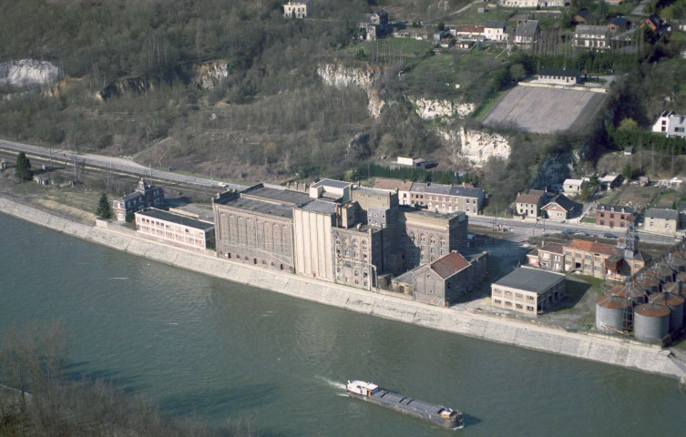 Namur. Beez. Anciens bâtiments des Moulins de la Meuse.