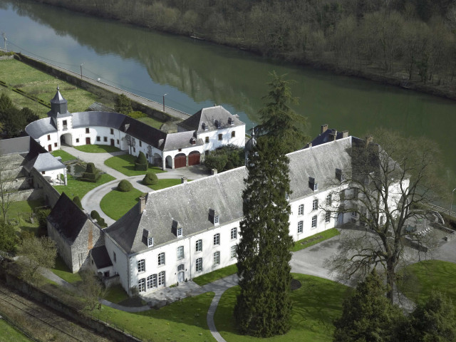 Hastière. Waulsort. Château-manoir "Carton de Wiart".