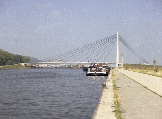 Lanaye. Pont sur le Canal Albert.