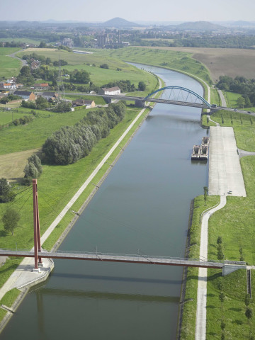 Le Roeulx. Ville-sur-Haine. Canal du Centre. Quai public.