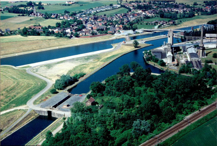 Canal du Centre : Ascenseur 4, ascenseur 2, ancienne écluse