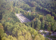 Cimetière et maison de retraite.