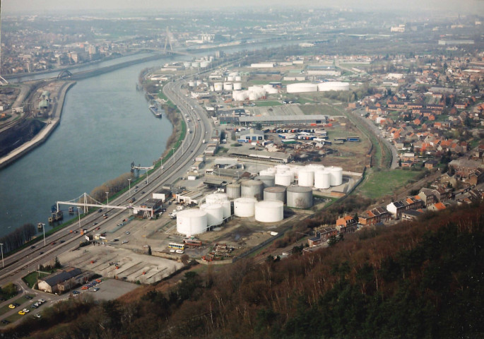 Liège. Wandre. Port pétrolier.