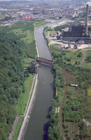 Marcinelle et Monceau-sur-Sambre. Pont-rail.