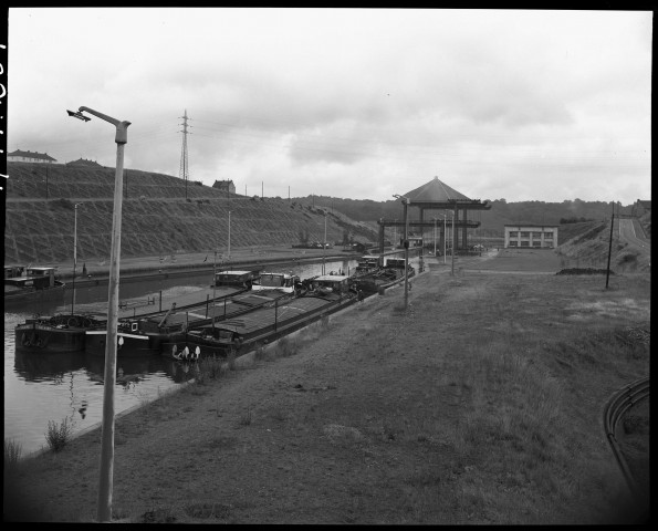 Gosselies. Canal Bruxelles-Charleroi.