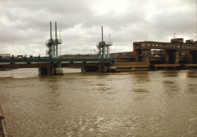 Flémalle. Ivoz-Ramet. Evolution du chantier du pont-route / barrage-écluse.