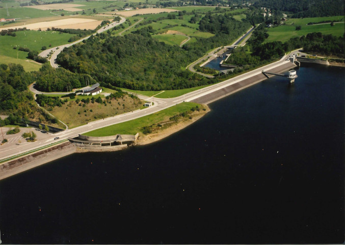 Froidchapelle. Barrages de l'Eau d'Heure et de Féronval.