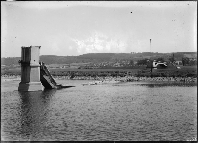 Hermalle-sous-Huy. Pont détruit.