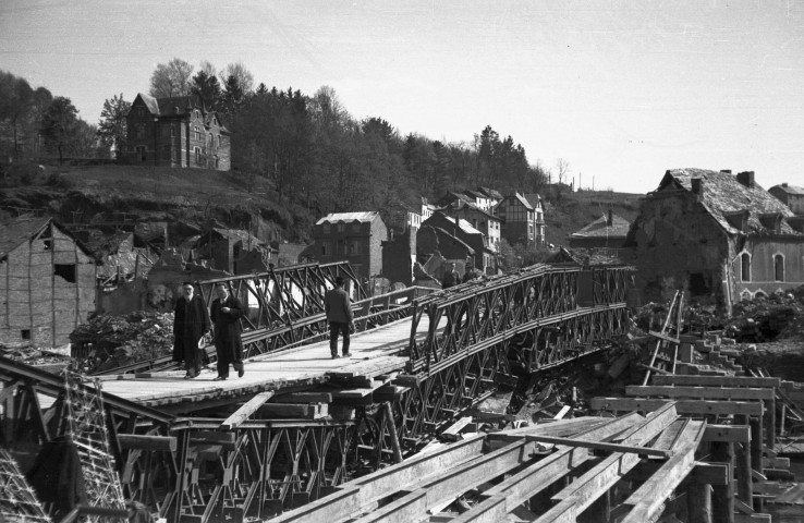 La Roche-en-Ardenne. Pont métallique détruit et pont militaire.